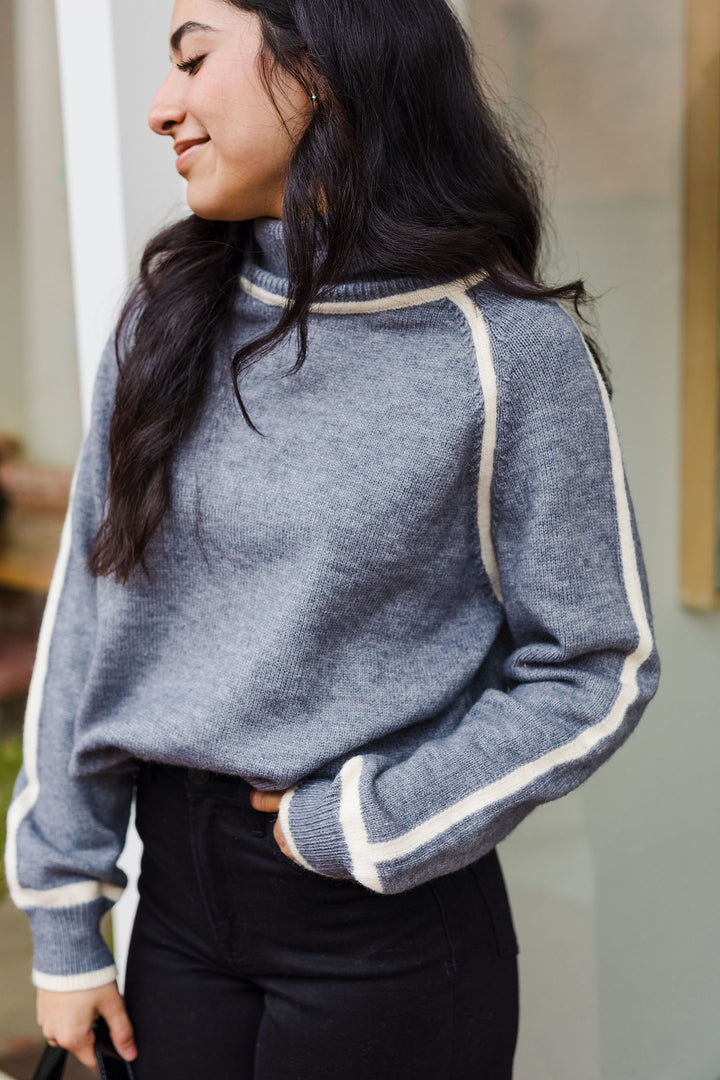 The Contrasting Details Gray Turtleneck Sweater